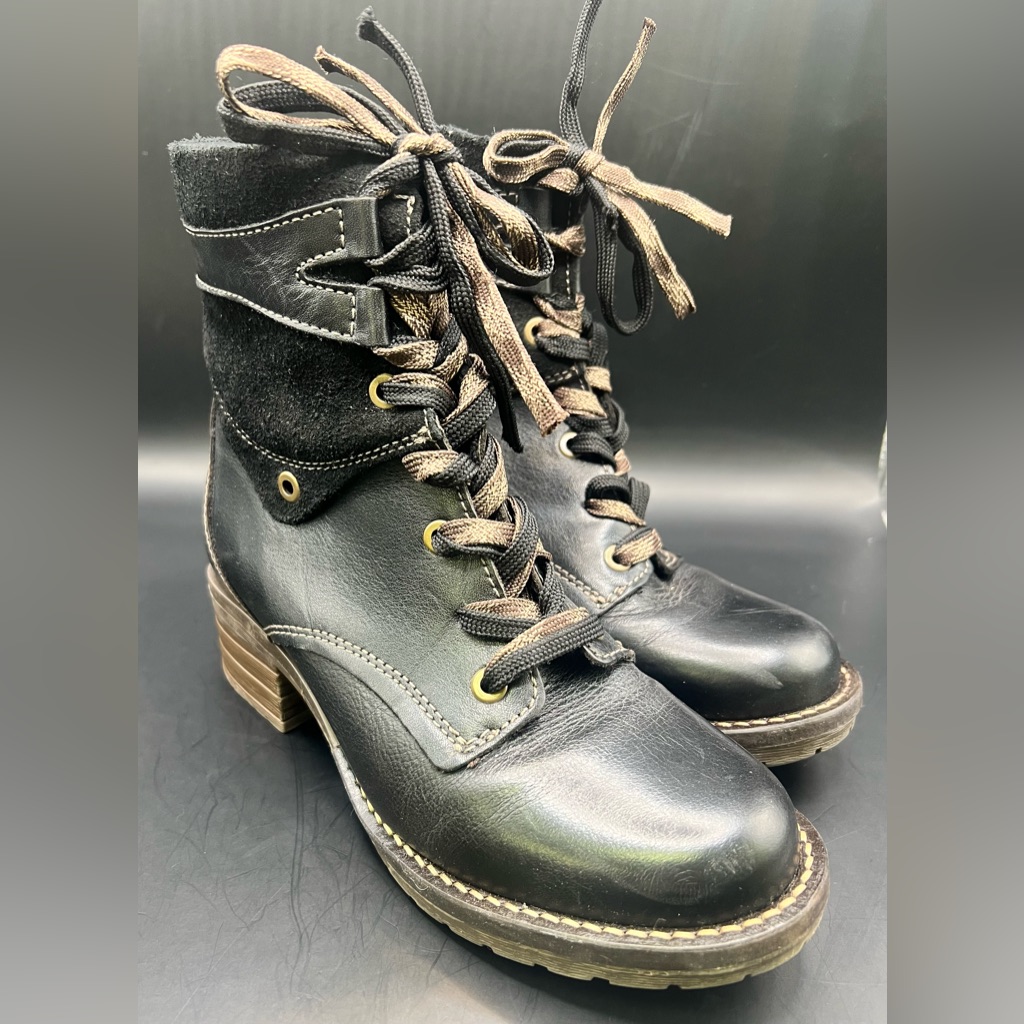 Dromedaris- Kara, Black Lace Up Boots With Two Color Laces. Ends Missing